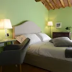 Ai Santinelli Couette-café 4*